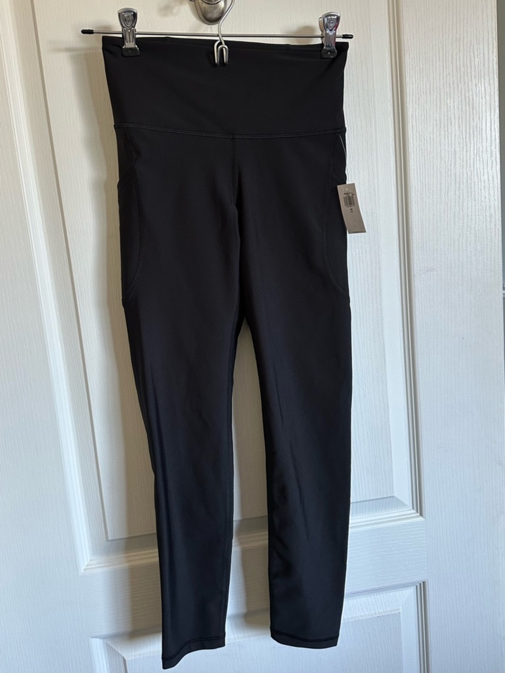 NWT Size XS Old Navy High-Rise Black Active Leggings with Side Pockets